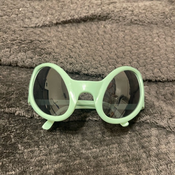 SHEGLAM ALIEN 👽 SUNGLASSES - Picture 6 of 6